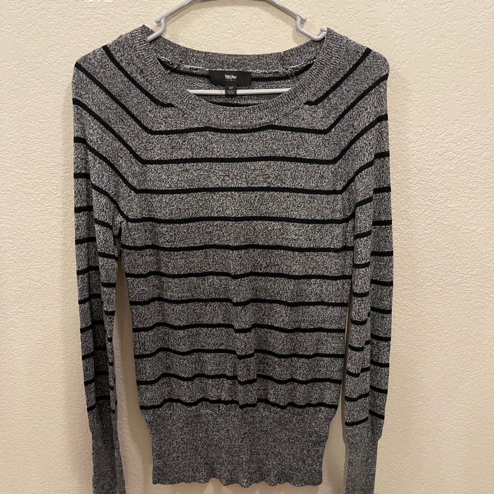 Woman’s knit sweater size medium